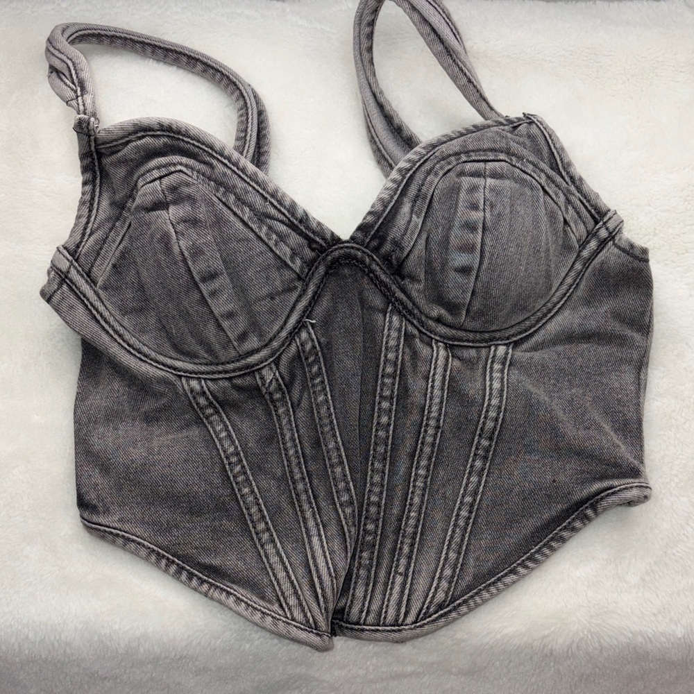 PrettyLittleThing Washed Grey Dip Hem Bust Cup Denim